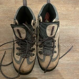 Columbia women’s hiking boots